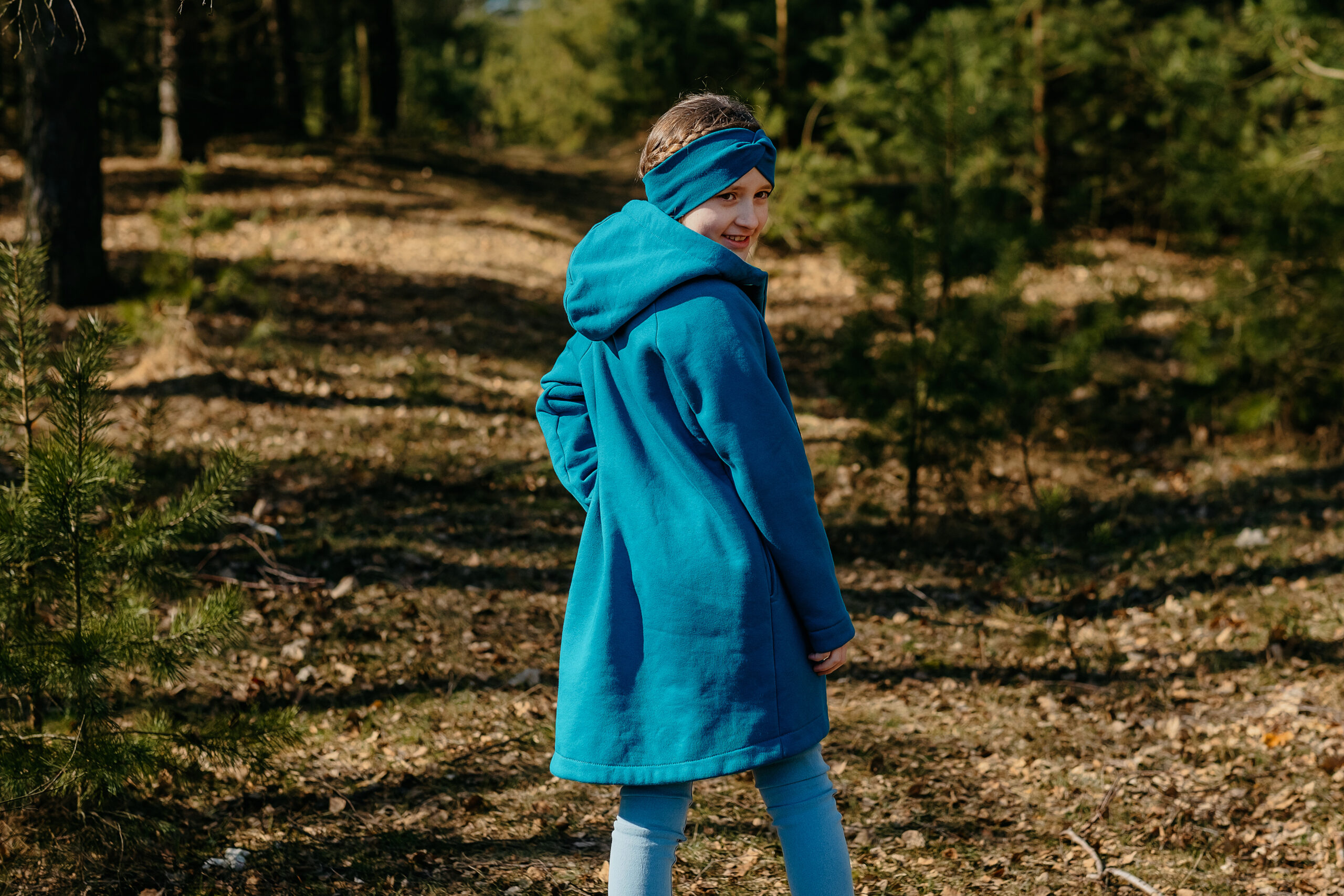 MAŁA NATURA - płaszczyk dresowy kolor Morski - obrazek 3