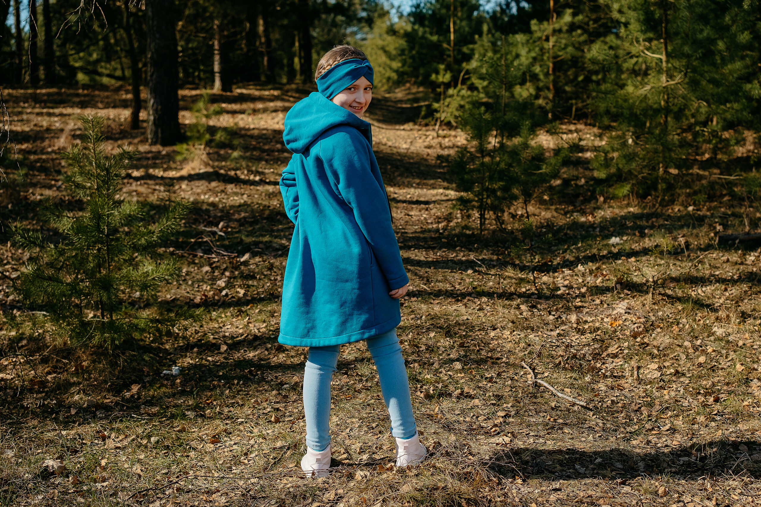 MAŁA NATURA - płaszczyk dresowy kolor Morski - obrazek 2