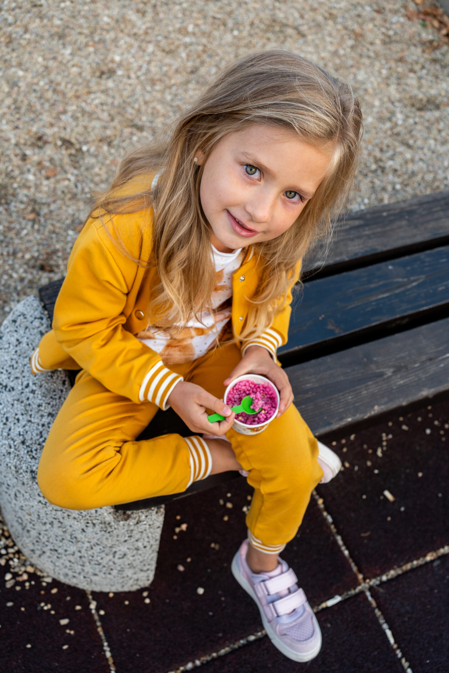 Spodnie dziecięce B kolor Musztarda - obrazek 2