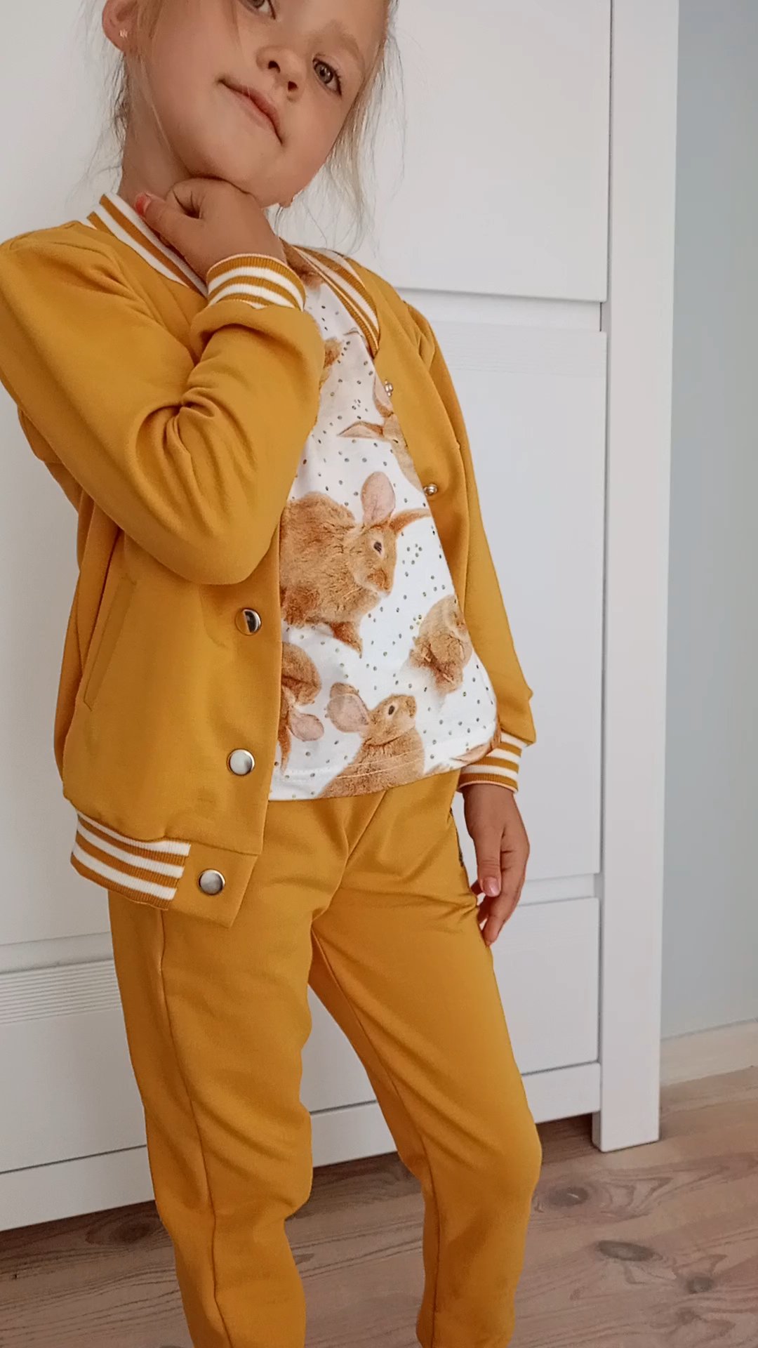 Spodnie dziecięce B kolor Musztarda - obrazek 3